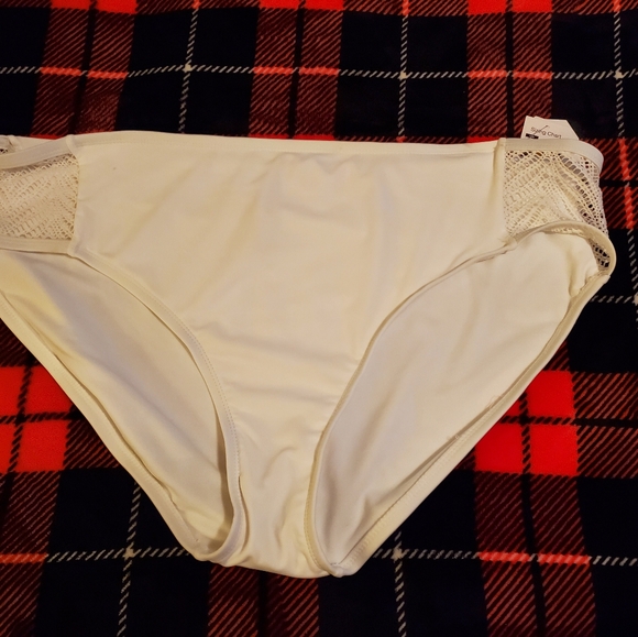 Time and Tru White two piece bathing suit. 2x bottoms/ 3x top.   NWT. - Picture 3 of 12